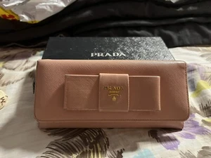 Prada Saffiano - Picture 1 of 5