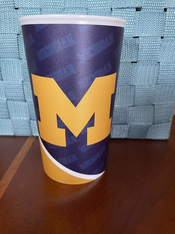 22 Oz NCAA Plastic Tumbler U Of M Cover