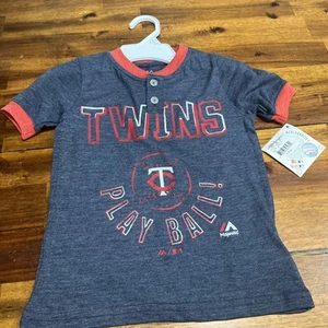 NWT Minnesota Twins Size Small Size 4 Unisex Tshirt Retail $25 - Picture 1 of 5