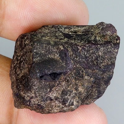 Rough Natural Unheated Ruby In Black Sapphire Africa 101.84ct 32x25mm Gemstone - Image 1 of 4