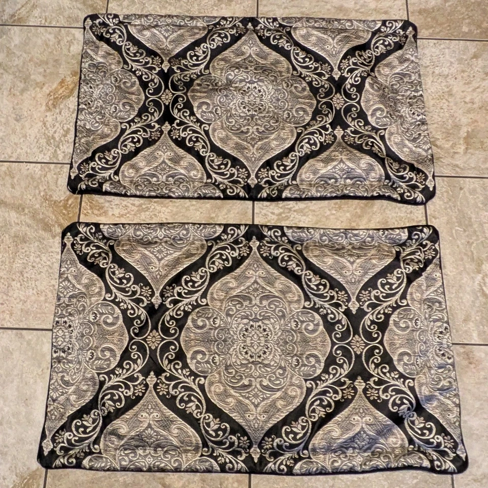 2x Fundas de Almohada J Queen New York Talla King Negras Metálicas Bordadas Diseñador Foto 1 de 4
