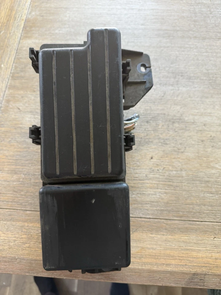 Honda Accord 2006 caja de fusibles del motor Foto 1 de 4