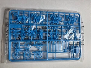 Italeri # 6018 Blue Napoleonic French Line Guard Artillery 1/72 Scale Model Kit - Picture 1 of 2