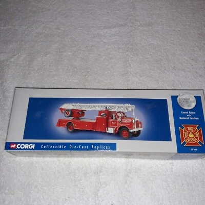 Corgi 53001 1:50 Scale Mack B Series Rear Mount Ladder - Milwaukee - Image 1 of 2