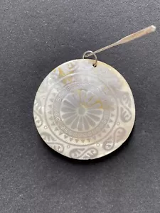 Round Shell Pendant Necklace Floral Printed Painted Pattern 2" Hawaiian Jewelry - Picture 1 of 3
