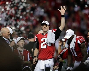 Matt Ryan Waving 2016 NFC Champions Atlanta Falcons 8x10 NFL Football Photo - Picture 1 of 1