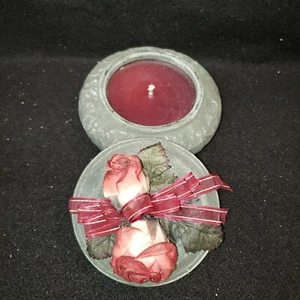 Piatto in ceramica con coperchio candela rose e nastro squisitamente romantico - Foto 1 di 12