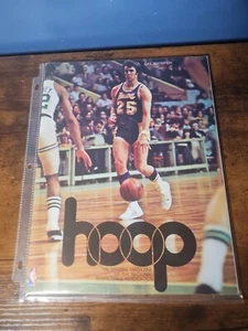 Hoop Magazine 1974- 1975 Gail GOODRICH Vintage Bucks Vs Lakers - Picture 1 of 2