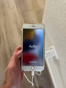 iPhone 6S Plus, Unlocked - Picture 1 of 3