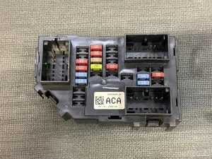 20828605_01 2009-2010 Chevy And GMC 1500 Interior Fuse Box - Picture 1 of 3