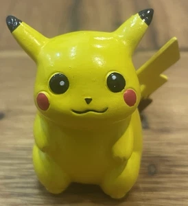 Pokemon Pikachu 1999 Nintendo Keychain Mini Figure- Figure Only - Picture 1 of 3