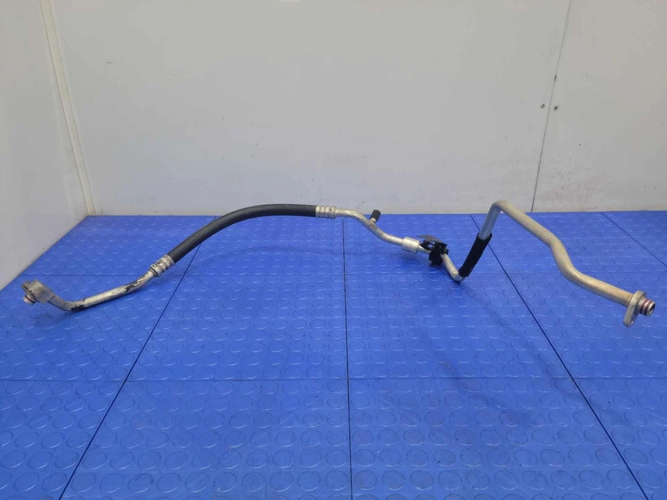 Manguera de succión de aire acondicionado Ford Fiesta 2011-2013 genuina OEM BE8Z19D734A Foto 1 de 4