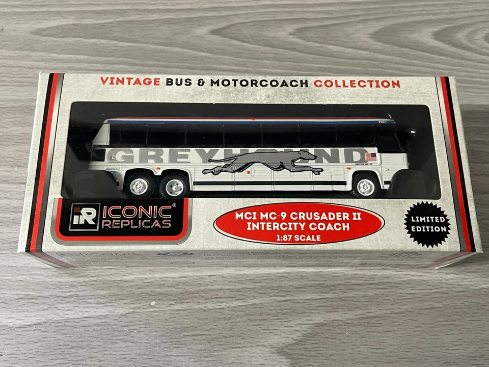 Iconic Replicas 87-0482 MCI D4000 Coach Riverside County Sheriff 1 87 Scale