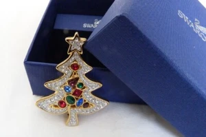 2 3/8" Edición Limitada 2001 Swarovski Multicolor Estrás Árbol de Navidad PIN NUEVO EN CAJA - Imagen 1 de 8