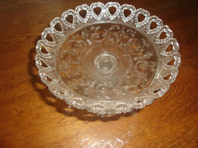 ancienne coupe sur pied compotier en verre   décor de petit cœur - Photo 1/3