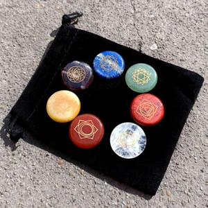 Juego de 7 Chakras Piedra Palma Cristal Reiki Sanación Meditación con Bolsa de Terciopelo Negro - Imagen 1 de 9