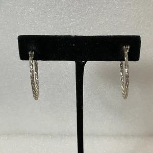 Orecchini a cerchio vintage tono argento 1,25 pollici 3,31 g attorcigliati testurizzati leggeri - Foto 1 di 11