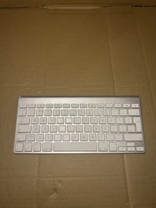 Apple Wireless Keyboard A1314 UK Layout | White - Tested and Working - Afbeelding 1 van 8