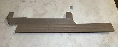 1999-2006 Chevy GMC Silverado Sierra Avalanche Passenger Door Sill Kick Plate RH - Image 1 of 4