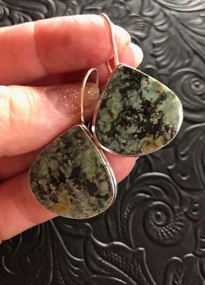 Pendientes colgantes de plata verde turquesa matriz tela oscura 1,75" artesanal suroeste Foto 1 de 4