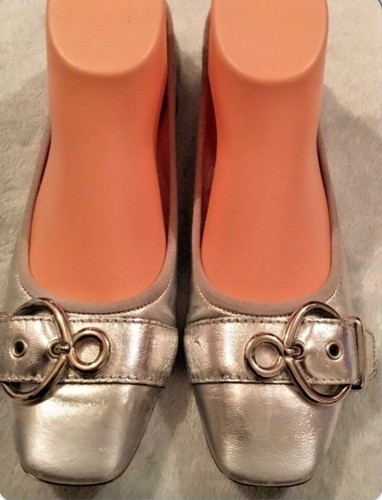 LOUIS VUITTON TRAINER Ballerine LOUIS VUITTON in pelle argento metallizzato con dettagli fibbia 37