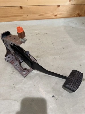 ОРИГИНАЛЬНАЯ ПЕДАЛЬ ОСТАНОВА ТОРМОЗА MITSUBISHI OUTLANDER SPORT 2016–2024 - Изображение 1 из 4