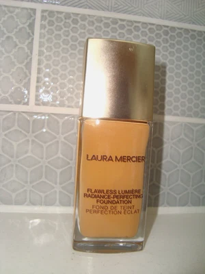 Laura Mercier Flawless Lumiere Radiance Perfecting Foundation 30ML AMBER 5W1 - Image 1 of 4