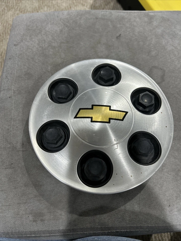 2007-2014 雪佛兰 TAHOE SILVERADO AVALANCHE SUBURBAN 原始设备制造商中心盖 9596341 — 第 1/1 张图片