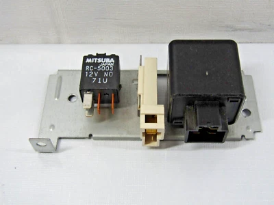 1995-1999 Subaru Legacy Outback temporizador relé unidade de montagem OEM 88017FA010 - Imagem 1 de 4