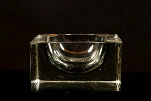 Modernist Glass Cube Ashtray - Foto 1 di 3