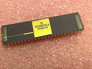 MC68008L8, MOTOROLA, Microprocessor, 16-Bit, 8MHz, NMOS, CDIP48 - Picture 1 of 3