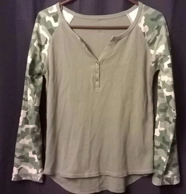 CABELAS Camoflauge Shirt Women's  Pullover Size M Long Sleeve Green Hunting - Image 1 of 4