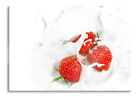 Leckere Erdbeeren in Milch Glasbild aus Echtglas, inkl. Wandhalterung