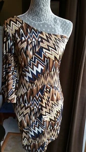 NEU OHNE ETIKETT STWELVE ONE SHOULDER MUSTER KLEID TOP ZUSTAND MEDIUM - Bild 1 von 4