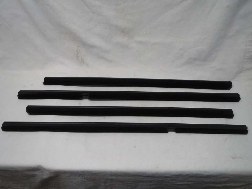 JUEGO DE EMBELLECEDORES DE FIELTRO PANEL PUERTA INTERIOR ALERFA ROMEO MILANO 75 Foto 1 de 4