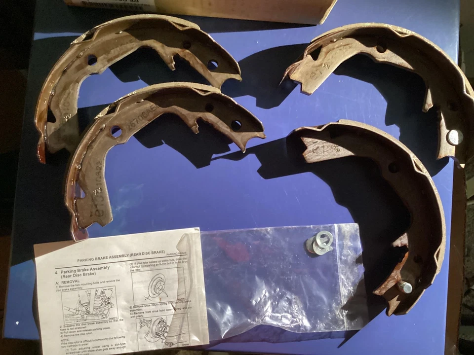 Zapatas de freno originales OEM NUEVAS Subaru 26694AG000 2000-2009 LEGACY OUTBACK Foto 1 de 4