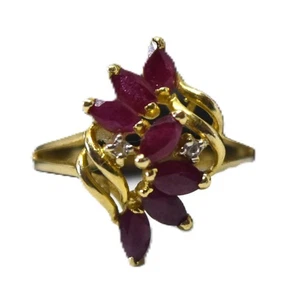 Anello antico in oro giallo 14 kt, rubini e diamanti misura 4,5 - Foto 1 di 5