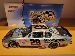 2001 AUTOGRAPHED Kevin Harvick #29 GM Goodwrench/Black 1/24th - Monte Carlo SS - Picture 1 of 6
