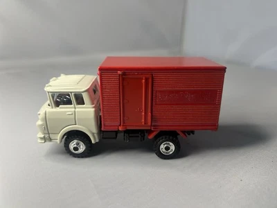 Shinsei GMC Delivery Truck Red/White 1/60 - Image 1 of 4