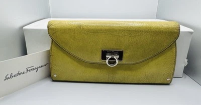 Cartera Salvatore Ferragamo Larga Cuero Dorado/Amarillo Auténtica con Serie Foto 1 de 4