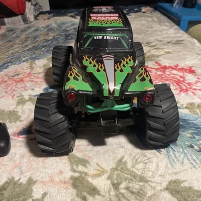 Camión Grave Digger Monster Jam 2.4 GHZ GRC sin batería SIN PROBAR   Foto 1 de 4