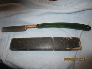 GREEN LIZARD STRAIGHT RAZOR, CATTARAUGUS CUTLERY CO., LITTLE FALLS, NY - Picture 1 of 6