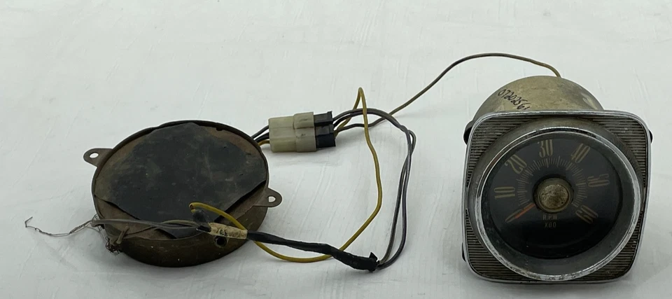 Tacómetro Plymouth Barracuda 1965 Mopar Formula 'S', unidad de envío y cableado Foto 1 de 4