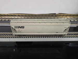 JBF Walthers 99598 Norfolk Southern 3  Bay  Covered Hopper Custom Weathered  HO - Picture 1 of 7