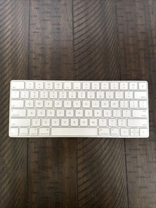 Apple Magic Keyboard Model A1644 White - Photo 1/16