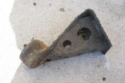 Brazo de montaje del motor del pasajero derecho OEM BMW E30 M20 + buje 84-91 325e 325i Foto 1 de 3