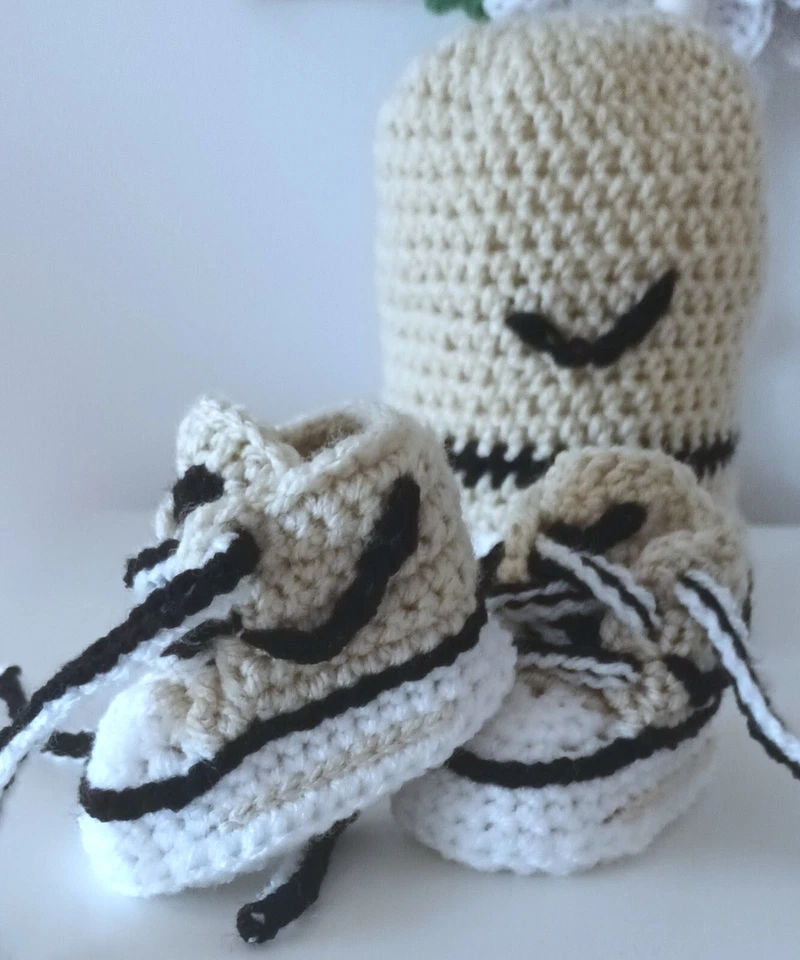BABY CROCHET SHOES And HAT HANDMADE TRAINERS SNEAKERS BEIGE BLACK WHITE