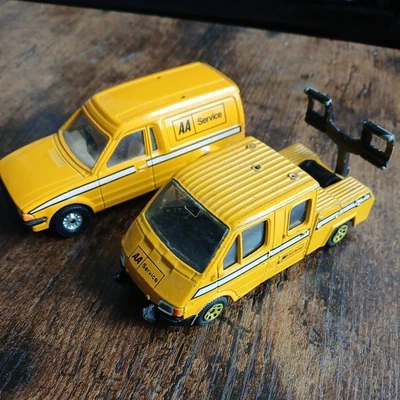 CORGI TOYS - AA FORD TRANSIT TOW TRUCK & ESCORT VAN - Image 1 of 4