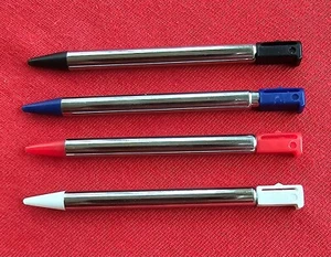 4x für Nintendo 3DS Stifte Stylus Touchpen  ausziehbar ( passt auch in DSi ) - Bild 1 von 2