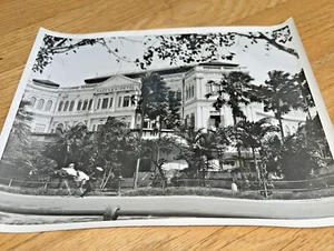 1930's Malaysia Singapore -RAFFLES HOTEL - B & W PHOTOGRAPH - Picture 1 of 7